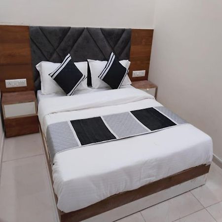 Galaxy Inn Hotel Ahmadabad Zewnętrze zdjęcie